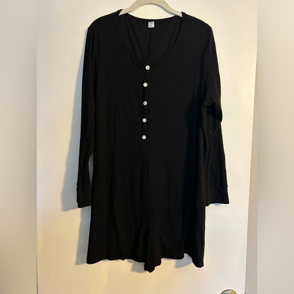 XL Old Navy Black Ribbed Pajama Romper - Picture 1 of 4